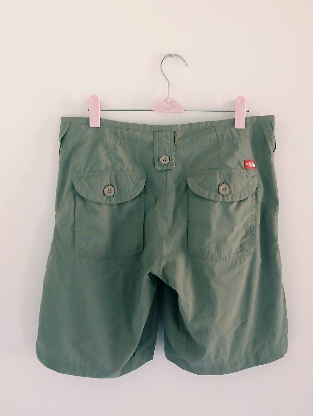 The North Face Long Lightweight Green Shorts w/ Pockets + Extra Buttons 6 NWOT